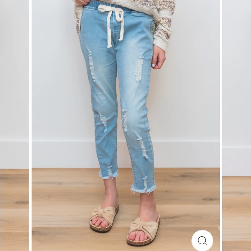 Hayden Los Angeles size M light wash ripped jeans with elastic waist